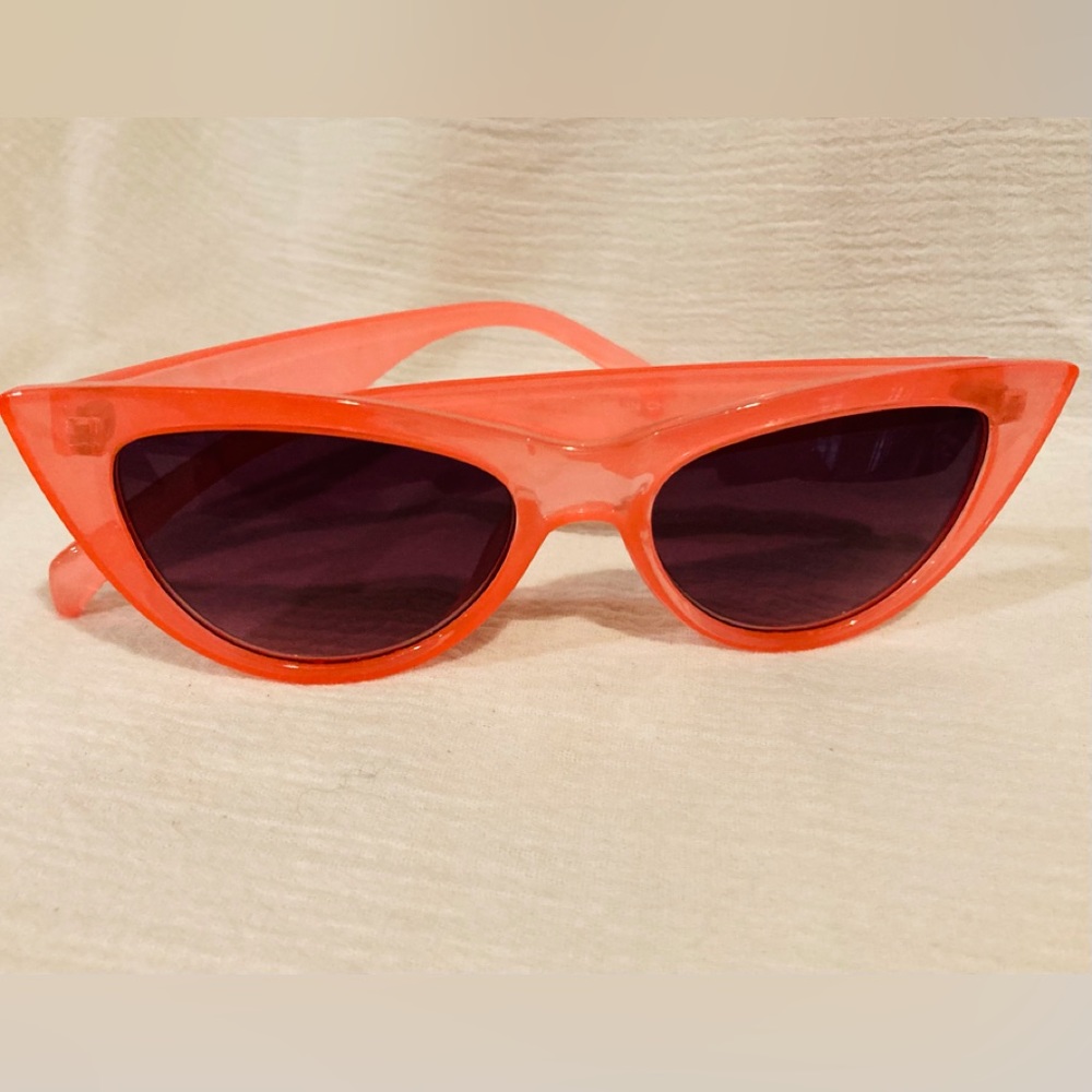 NWOT AJ Morgan coral cat eye sunglasses.